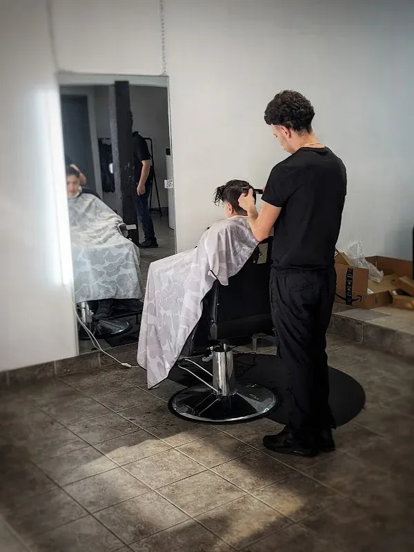 La Section Barbershop (CDN) et Académie de Barbier — Barber shop in Montreal